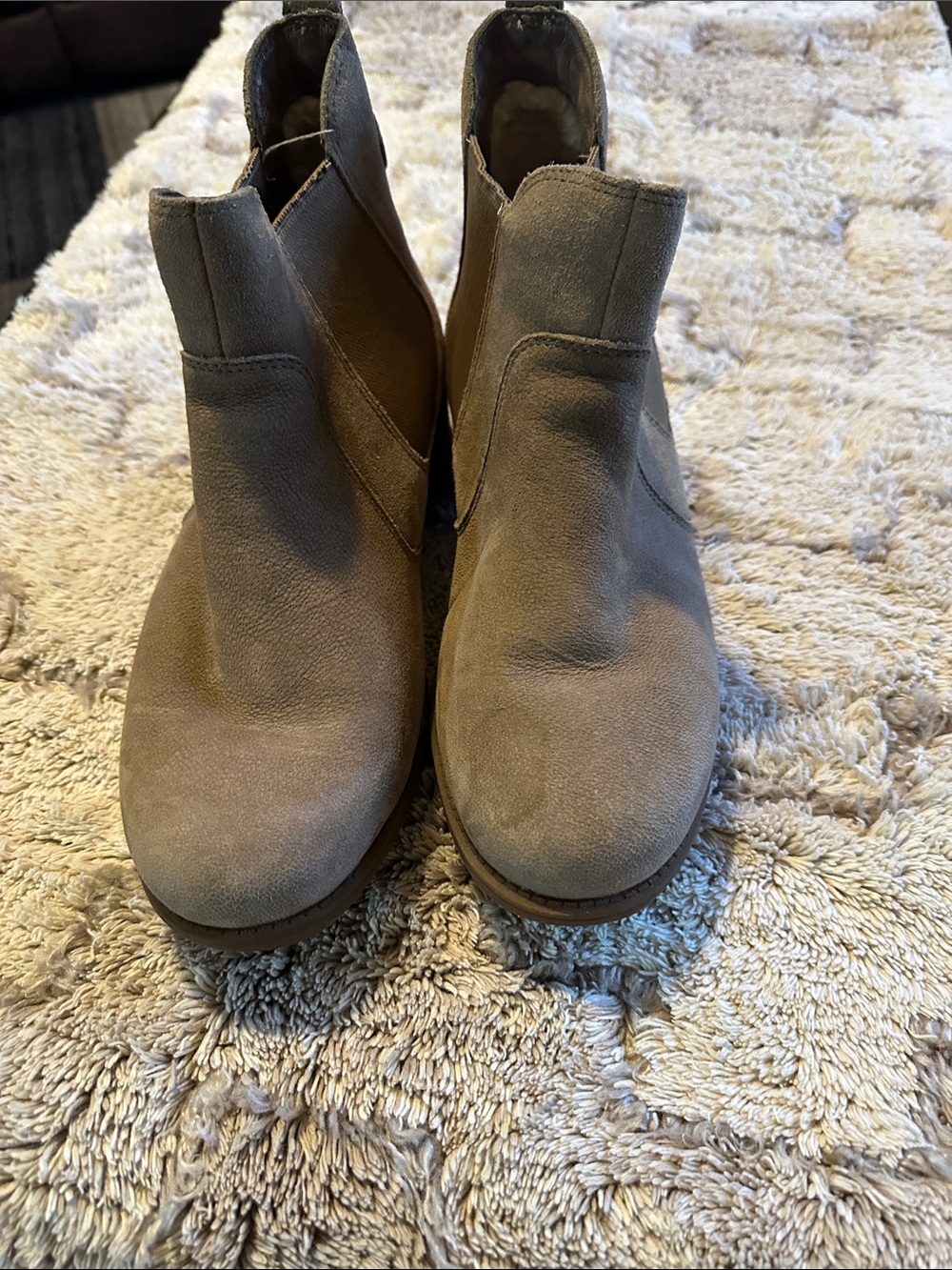 UGG Women's Taupe Suede Chelsea Ankle Boots - Picture 4 of 12
